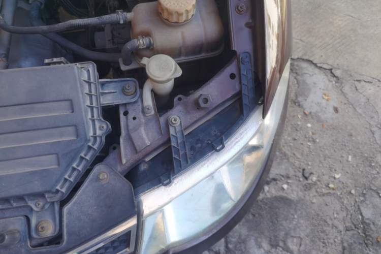 Used Wuling Hongguang 2014 1.5L S Comfort Model Engine Bay Left