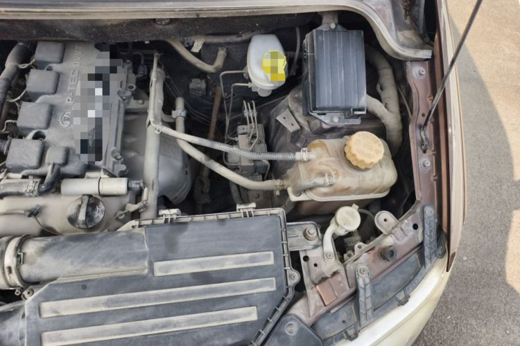 Used Wuling Hongguang 2014 1.5L S Standard Version Engine Bay Left