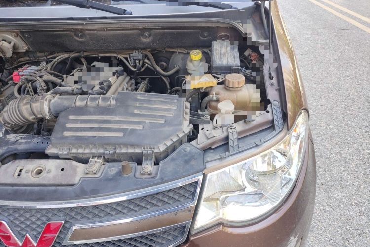 Used Wuling Hongguang 2014 1.5L S Standard Version Engine Bay Left