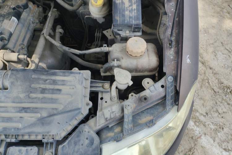 Used Wuling Hongguang 2014 1.5L S Comfort Model Engine Bay Left
