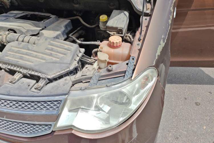 Used Wuling Hongguang 2014 1.5L S Luxury Model Engine Bay Left