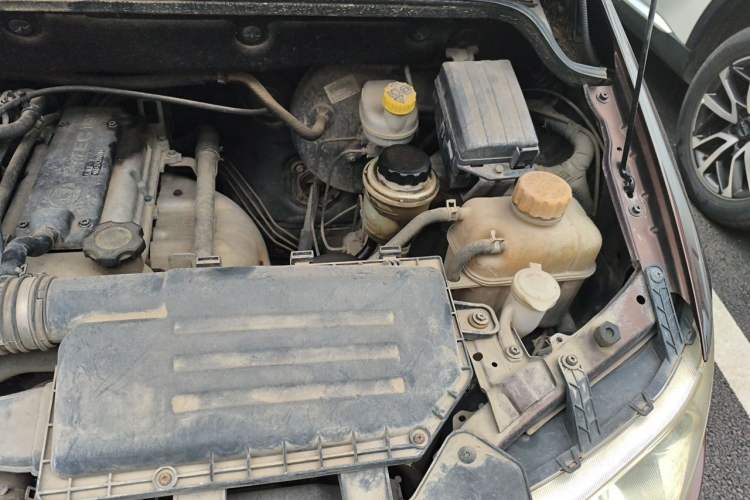 Used Wuling Hongguang 2014 1.2L S Comfort Model China IV Engine Bay Left