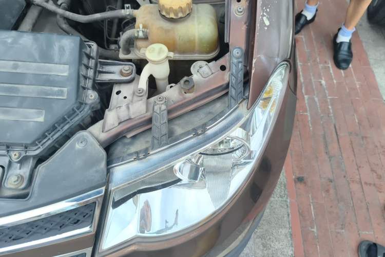Used Wuling Hongguang 2014 1.5L S Comfort Model Engine Bay Left