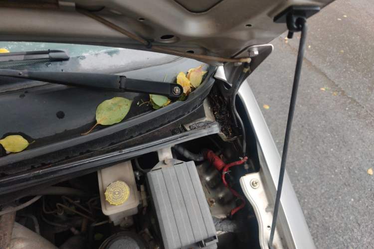 Used Wuling Hongguang 2014 1.2L Base Model China IV Engine Bay Left