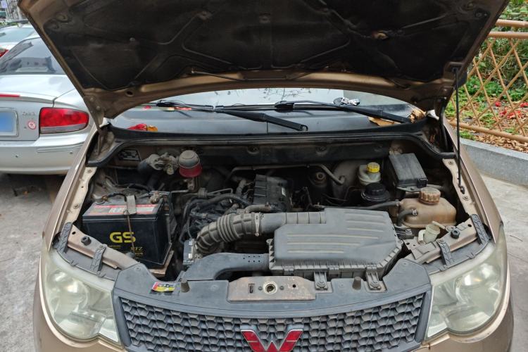 Used Wuling Hongguang 2014 1.5L Base Version Engine Bay