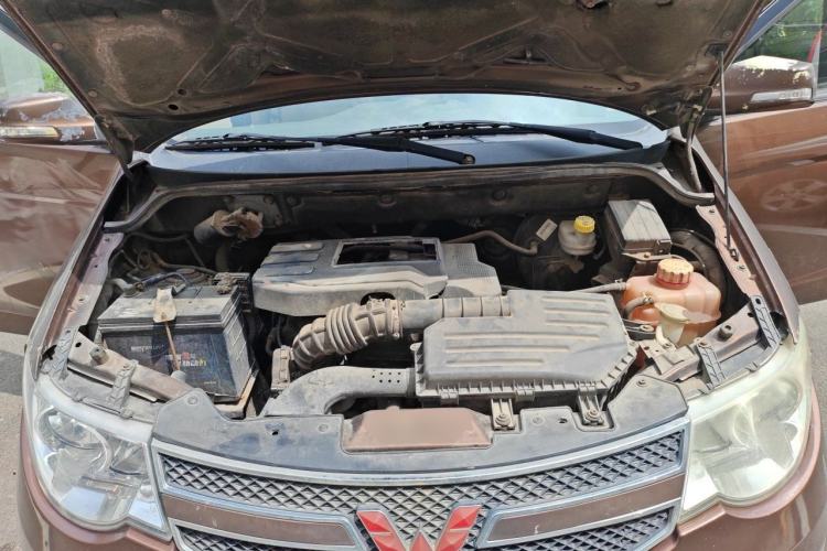 Used Wuling Hongguang 2014 1.5L S Luxury Model Engine Bay
