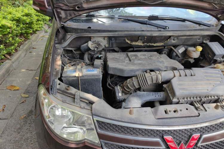 Used Wuling Hongguang 2014 1.5L S Luxury Model Engine Bay Right