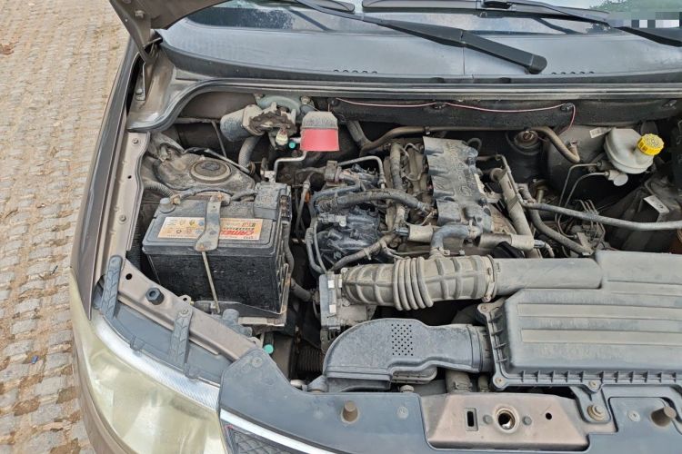 Used Wuling Hongguang 2014 1.5L Standard Version Engine Bay Right