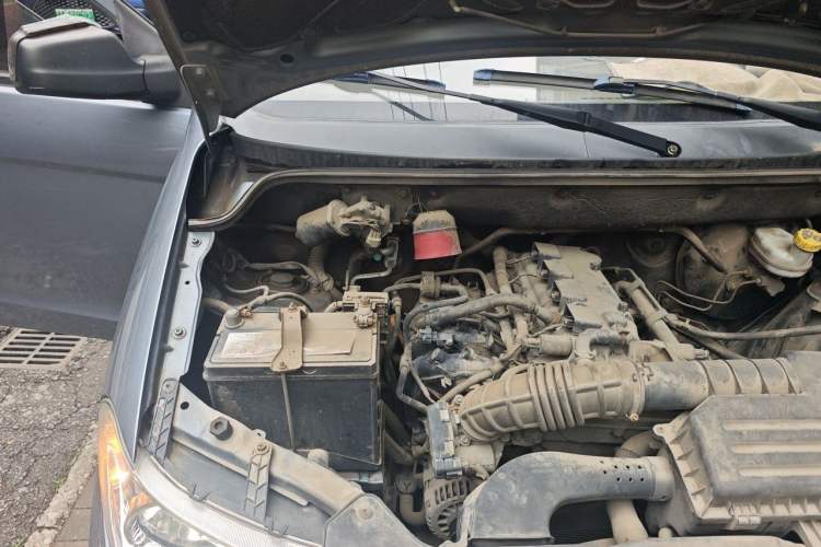 Used Wuling Hongguang 2014 1.5L Base Version Engine Bay Right