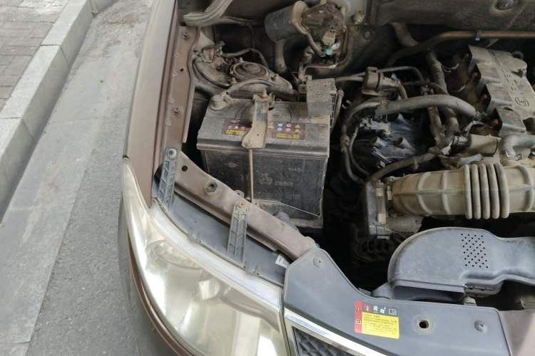 Used Wuling Hongguang 2014 1.2L S Standard Version China IV Standard Engine Bay Right