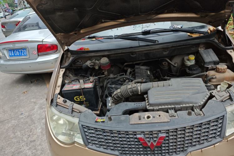 Used Wuling Hongguang 2014 1.5L Base Version Engine Bay Right