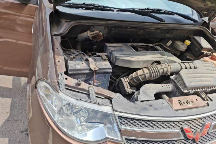Used Wuling Hongguang 2014 1.5L S Luxury Model Engine Bay Right