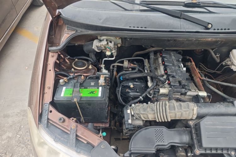 Used Wuling Hongguang 2014 1.5L S Standard Version Engine Bay Right