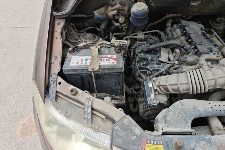 Used Wuling Hongguang 2014 1.5L S Standard Version Engine Bay Right