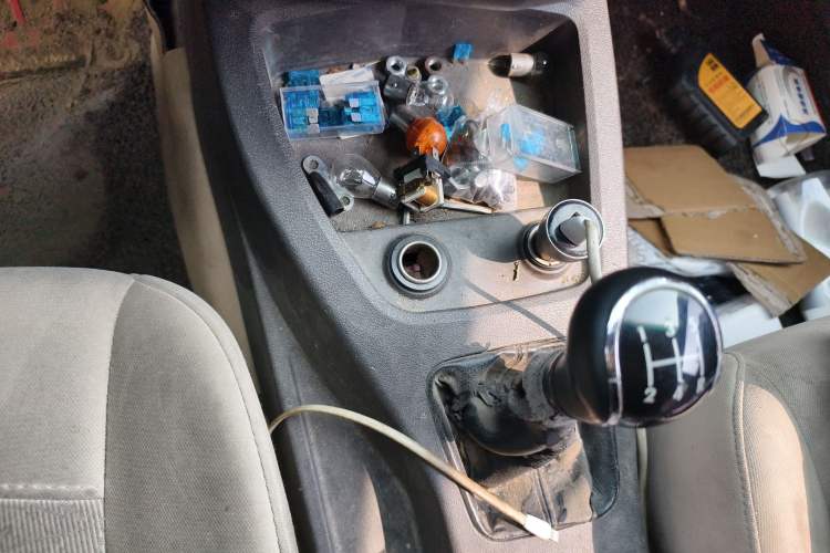 Used Wuling Hongguang 2014 1.5L S Standard Version Gear Lever