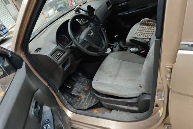 Used Wuling Hongguang 2014 1.5L Base Version Left Front Seat