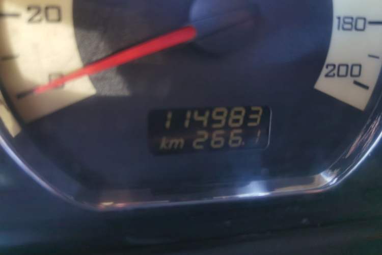 Used Wuling Hongguang 2014 1.5L S Comfort Model Odometer Close Up