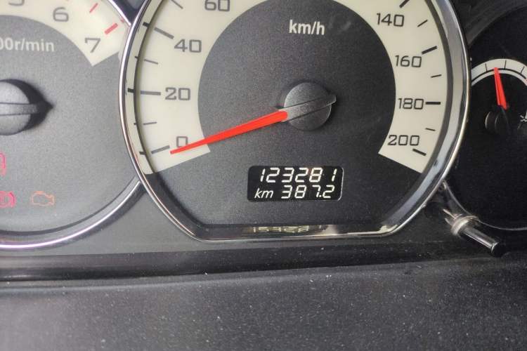 Used Wuling Hongguang 2014 1.5L S Standard Version Odometer Close Up