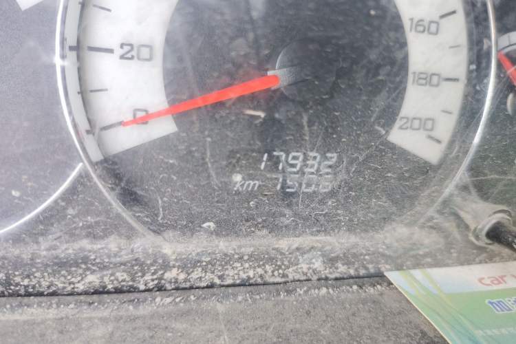 Used Wuling Hongguang 2014 1.5L S Comfort Model Odometer Close Up