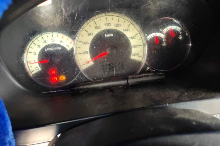Used Wuling Hongguang 2014 1.5L S Luxury Model Odometer Close Up