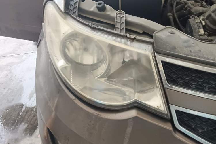 Used Wuling Hongguang 2014 1.5L S Standard Version Right Front Headlight