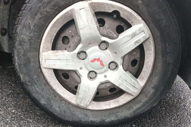Used Wuling Hongguang 2014 1.2L Base Model China IV Right Front Wheel Hub