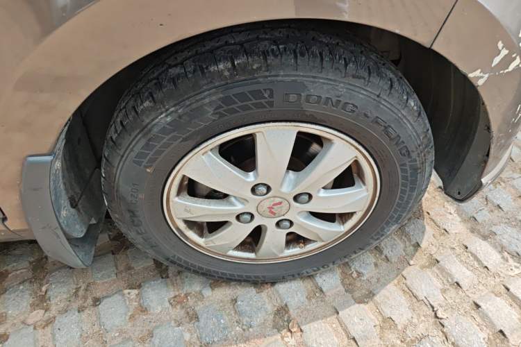 Used Wuling Hongguang 2014 1.5L Standard Version Right Front Wheel Hub