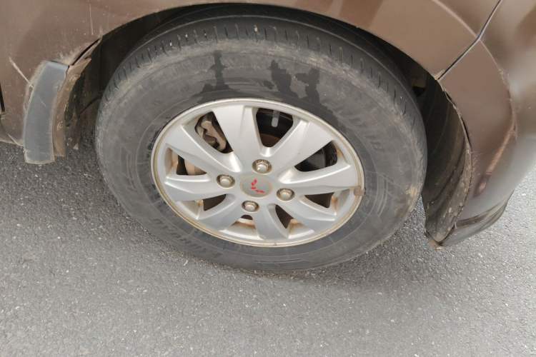 Used Wuling Hongguang 2014 1.2L S Standard Version China IV Standard Right Front Wheel Hub