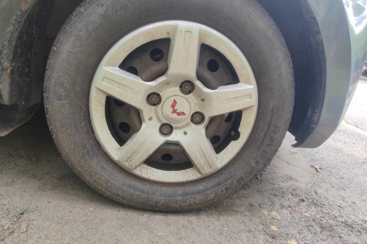Used Wuling Hongguang 2014 1.2L Base Model China IV Right Front Wheel Hub
