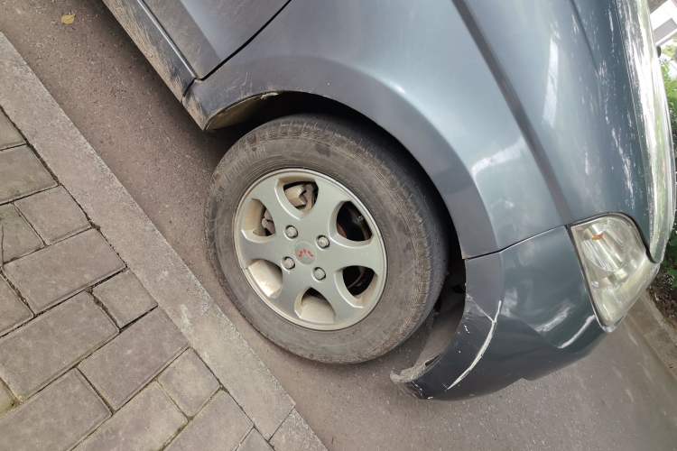 Used Wuling Hongguang 2014 1.5L Standard Version Right Front Wheel Hub