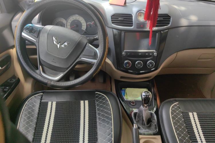 Used Wuling Hongguang 2014 1.5L S Luxury Model Steering Wheel