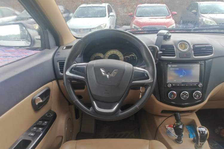 Used Wuling Hongguang 2014 1.5L S Comfort Model Steering Wheel