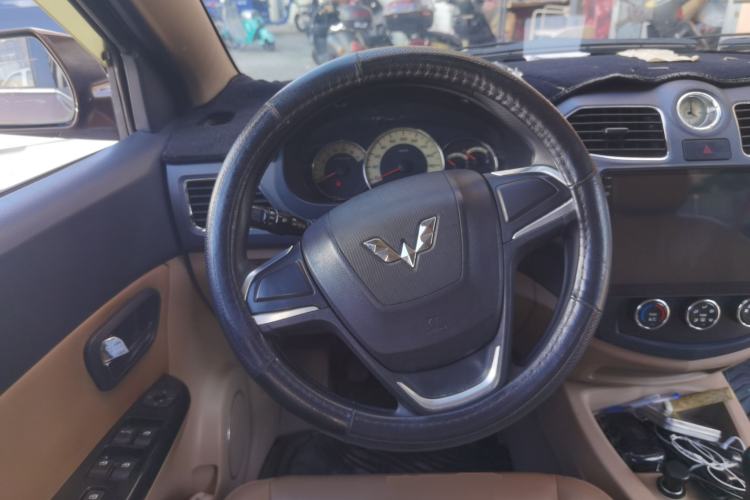 Used Wuling Hongguang 2014 1.5L S Comfort Model Steering Wheel