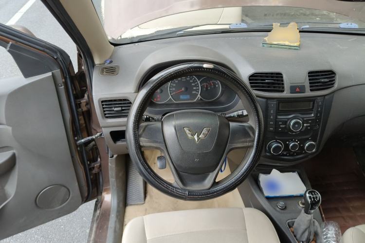 Used Wuling Hongguang 2014 1.2L S Standard Version China IV Standard Steering Wheel