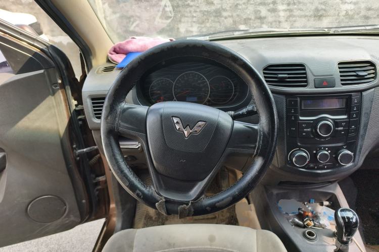 Used Wuling Hongguang 2014 1.5L S Standard Version Steering Wheel
