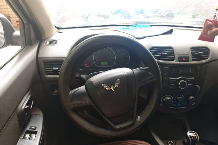 Used Wuling Hongguang 2014 1.5L S Standard Version Steering Wheel
