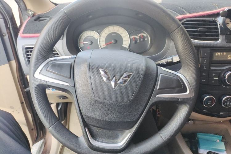 Used Wuling Hongguang 2014 1.5L S Standard Version Steering Wheel