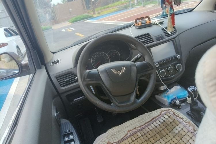 Used Wuling Hongguang 2014 1.5L S Standard Version Steering Wheel