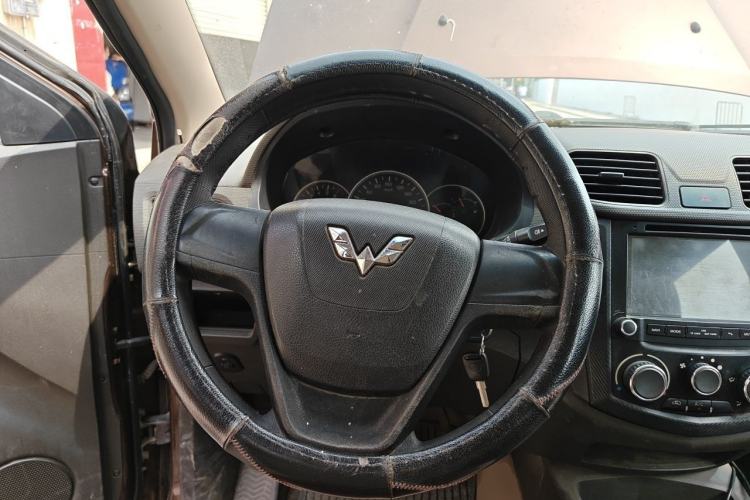 Used Wuling Hongguang 2014 1.5L S Standard Version Steering Wheel