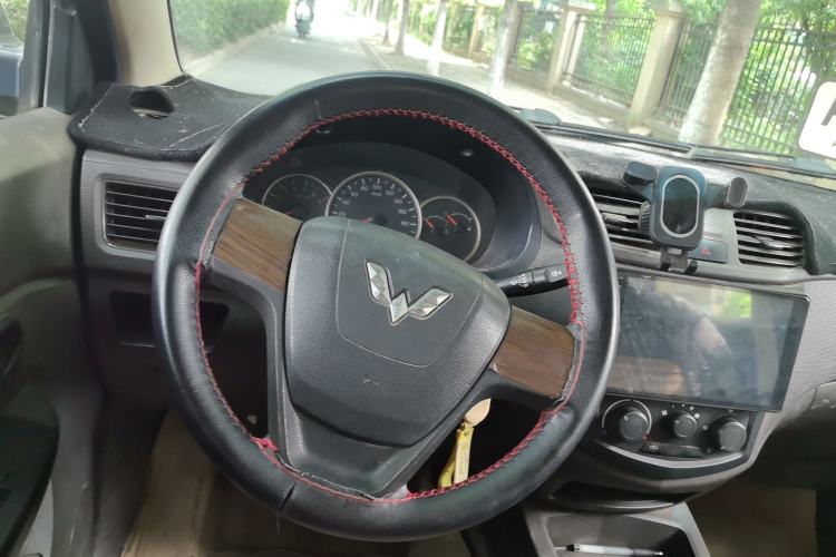 Used Wuling Hongguang 2014 1.5L Standard Version Steering Wheel