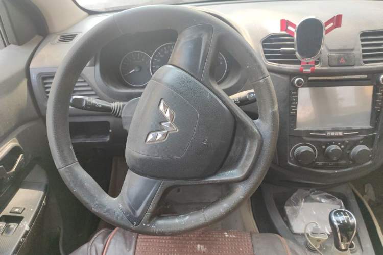 Used Wuling Hongguang 2014 1.5L S Standard Version Steering Wheel
