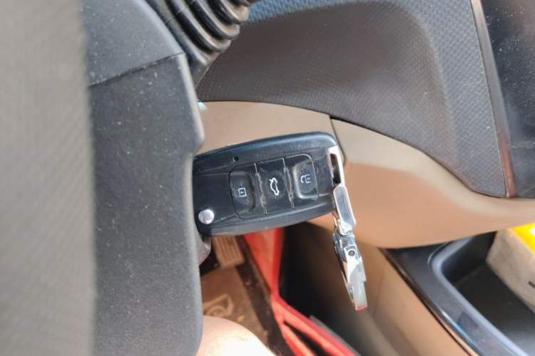 Used Wuling Hongguang 2014 1.5L S Luxury Model Vehicle Key