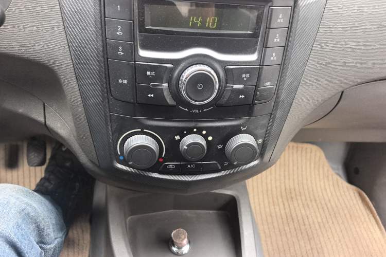 Used Wuling Hongguang 2014 1.2L Standard Model China IV Audio And AC Panel