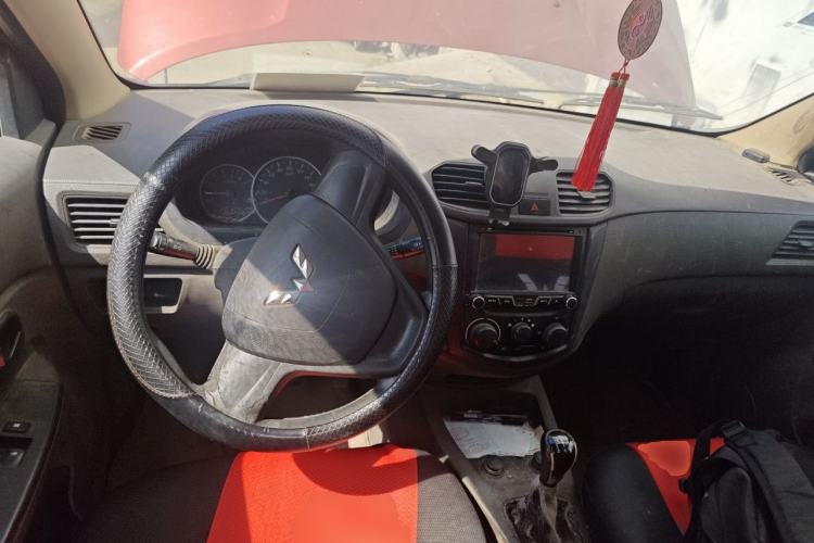 Used Wuling Hongguang 2014 1.5L Base Version Center Console