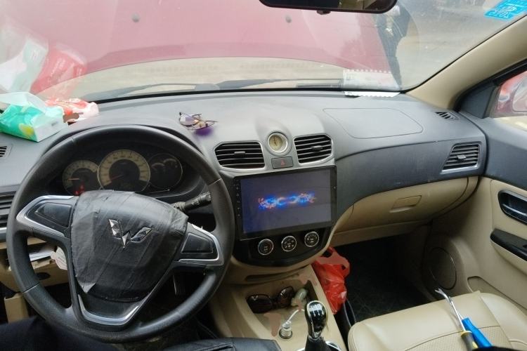 Used Wuling Hongguang 2014 1.2L S Comfort Model China IV Center Console
