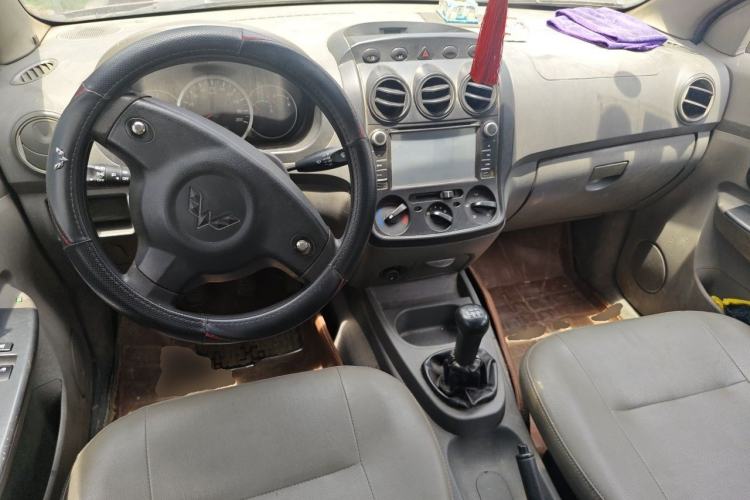 Used Wuling Hongguang 2014 1.5L Base Version Center Console