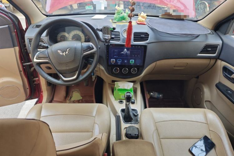 Used Wuling Hongguang 2014 1.5L S Comfort Model Center Console