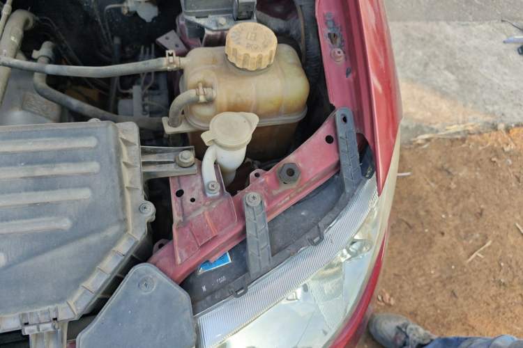 Used Wuling Hongguang 2014 1.5L S Comfort Model Engine Bay Left