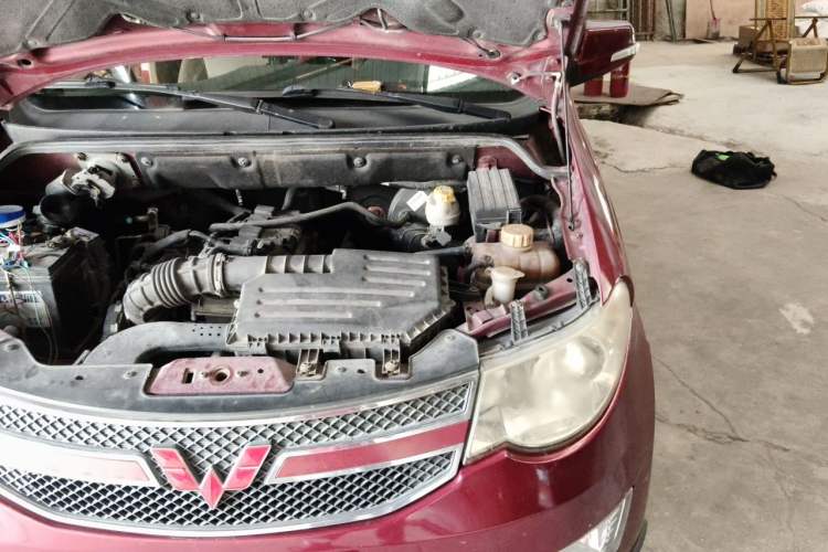 Used Wuling Hongguang 2014 1.5L S Luxury Model Engine Bay Left