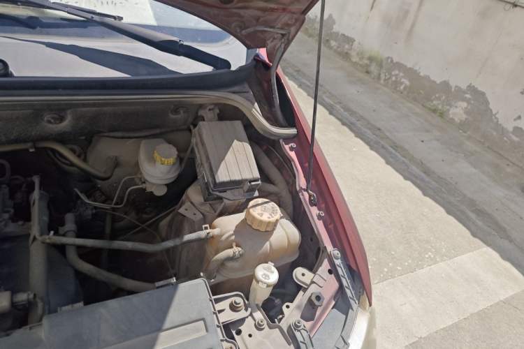 Used Wuling Hongguang 2014 1.5L Base Version Engine Bay Left